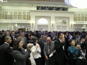 激励会会場.jpg