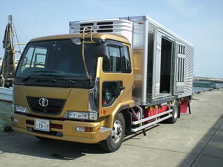 丸光水産　新車のトラック