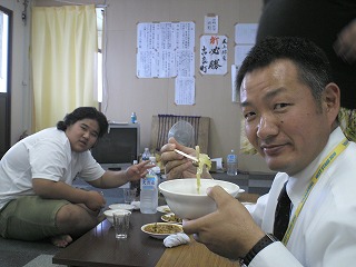 ベンツ営業　小林さん　チャンコを食べる